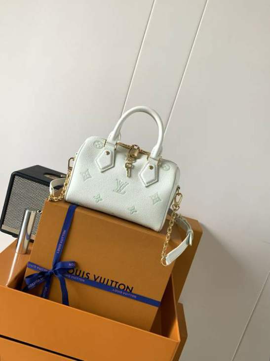 Picture of Louis Vuitton Handbags _SKUfw235415325fw